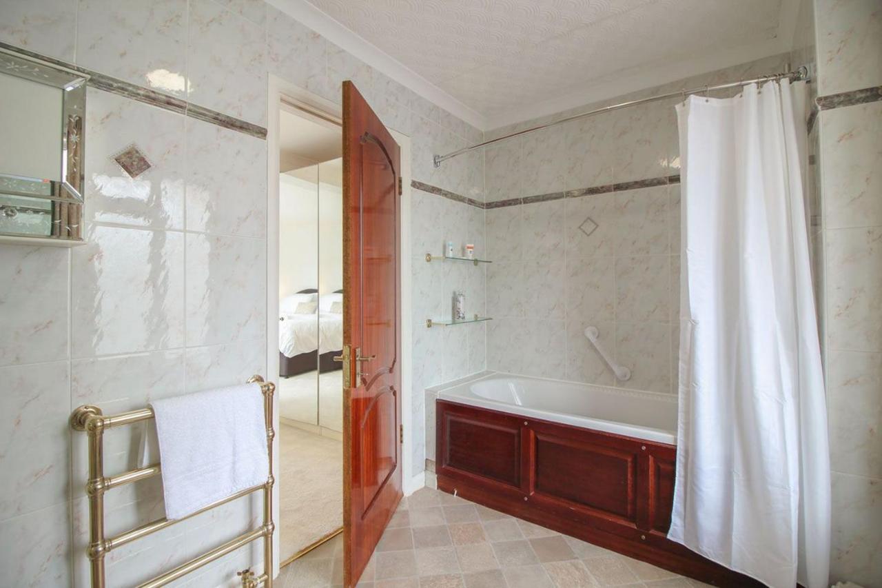 Clifton Villa 뉴키 외부 사진
